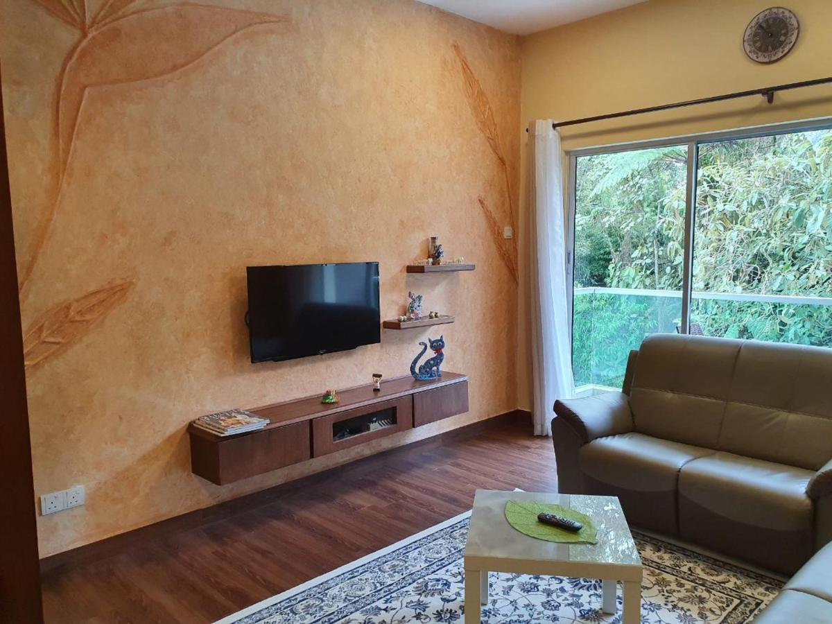 Apartment Quintet *