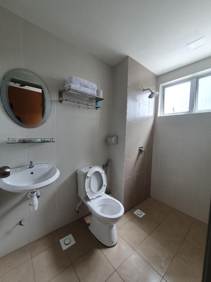 Quintet Apartment